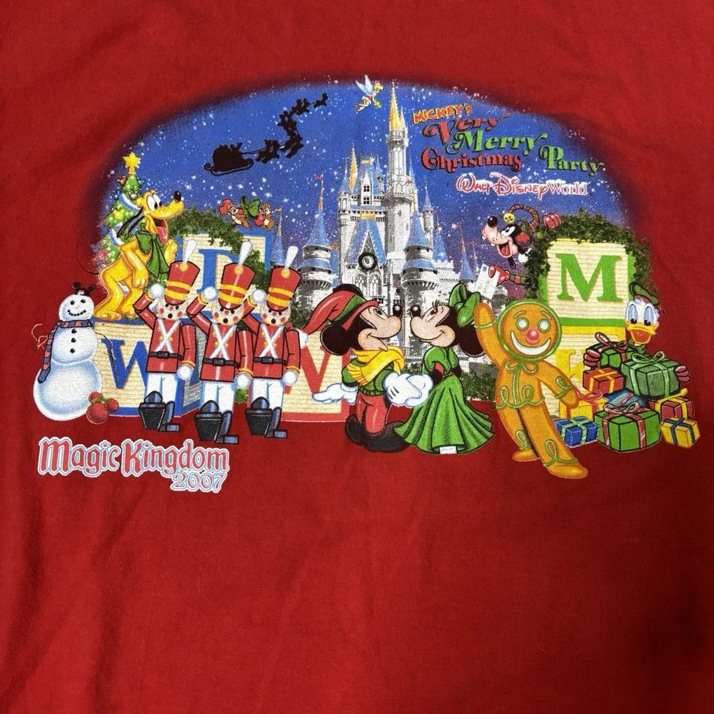Walt Disney World Mickey's Very Merry Christmas Party Tee Red Medium 2007